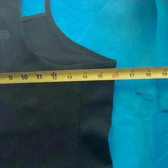 The North Face -Never Stop Exploring -Guide Forward rib tanklette NWT - Picture 11 of 11